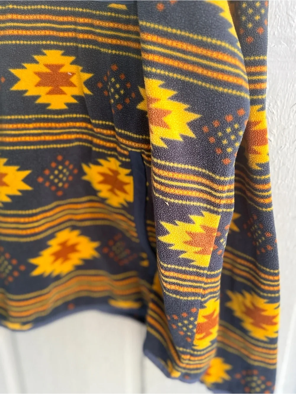 Men’s‎ Duluth Trading Co Navy Pullover with Yellow & Orange Pattern Large
